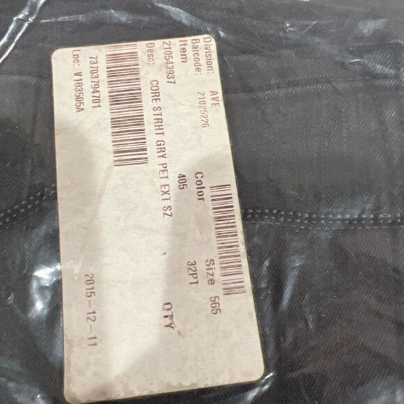 Avenue Dulux Stretch Gray Denim Straight Jeans 32P NWT - Picture 3 of 4